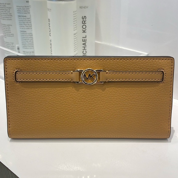 Michael Kors Reed Large Bifold Pebbled Leather Snap Wallet Card Case 
Deer
NWT - Picture 10 of 16